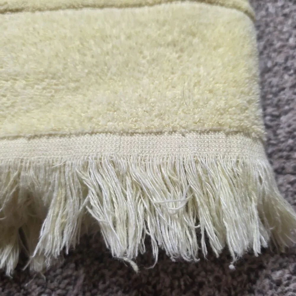 Vintage 1970s Cannon Monticello Bath Towel Light Yellow 22 X 42 Retro Bathroom